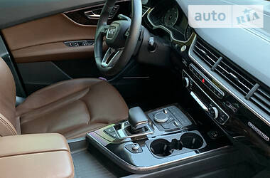 Позашляховик / Кросовер Audi Q7 2017 в 