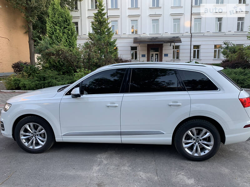 Позашляховик / Кросовер Audi Q7 2017 в 