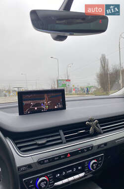 Внедорожник / Кроссовер Audi Q7 2017 в 