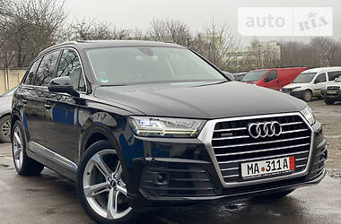 Внедорожник / Кроссовер Audi Q7 2016 в 