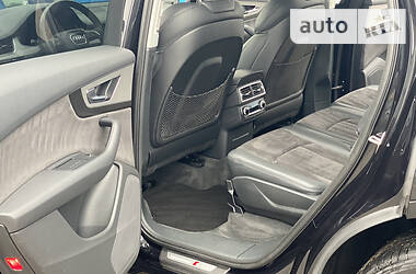 Внедорожник / Кроссовер Audi Q7 2016 в 
