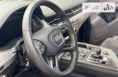 Внедорожник / Кроссовер Audi Q7 2016 в 