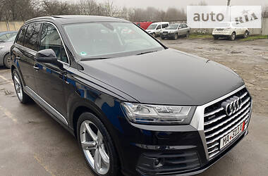 Внедорожник / Кроссовер Audi Q7 2016 в 