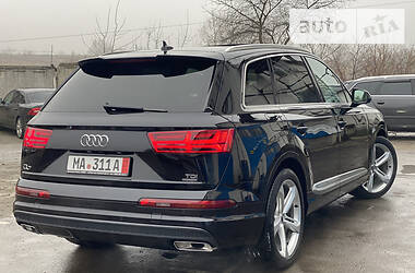 Внедорожник / Кроссовер Audi Q7 2016 в 