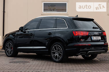 Внедорожник / Кроссовер Audi Q7 2017 в Дубно