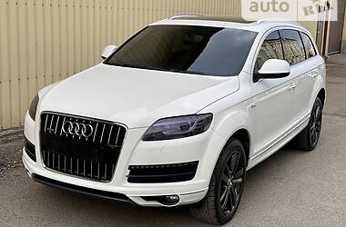 Позашляховик / Кросовер Audi Q7 2013 в 