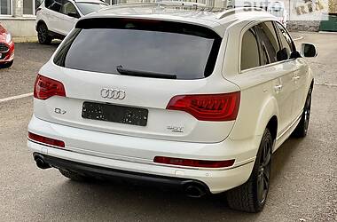 Позашляховик / Кросовер Audi Q7 2013 в 