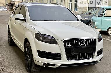 Позашляховик / Кросовер Audi Q7 2013 в 