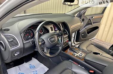 Позашляховик / Кросовер Audi Q7 2013 в 
