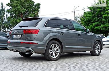 Внедорожник / Кроссовер Audi Q7 2016 в 