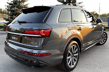 Позашляховик / Кросовер Audi Q7 2020 в Києві