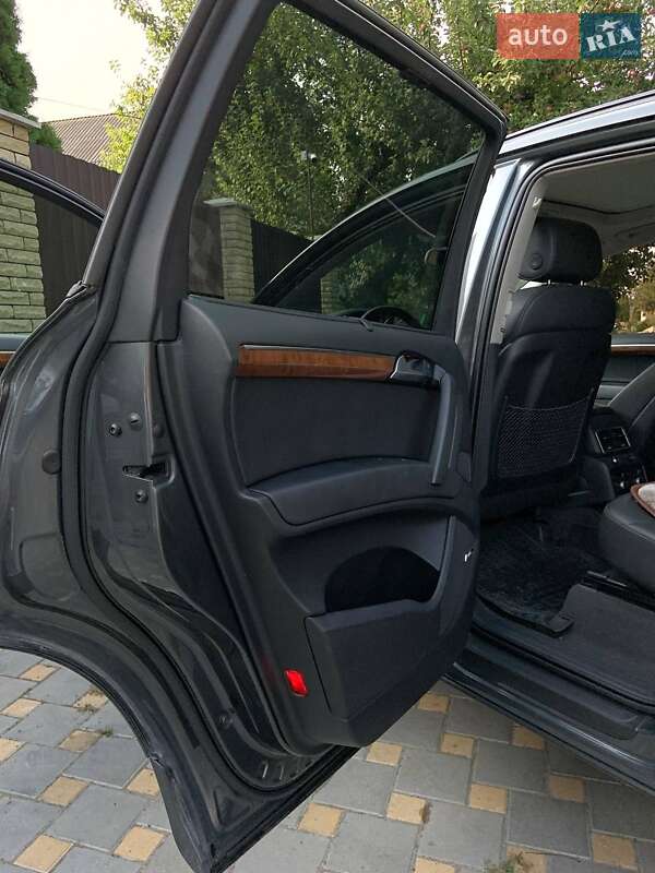 Позашляховик / Кросовер Audi Q7 2015 в Гайсину