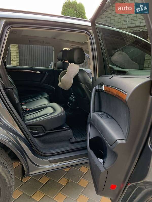 Позашляховик / Кросовер Audi Q7 2015 в Гайсину