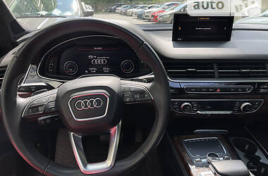 Внедорожник / Кроссовер Audi Q7 2017 в 
