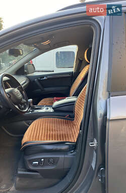 Внедорожник / Кроссовер Audi Q7 2012 в 