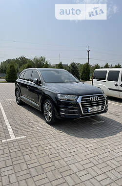 Внедорожник / Кроссовер Audi Q7 2015 в Киеве