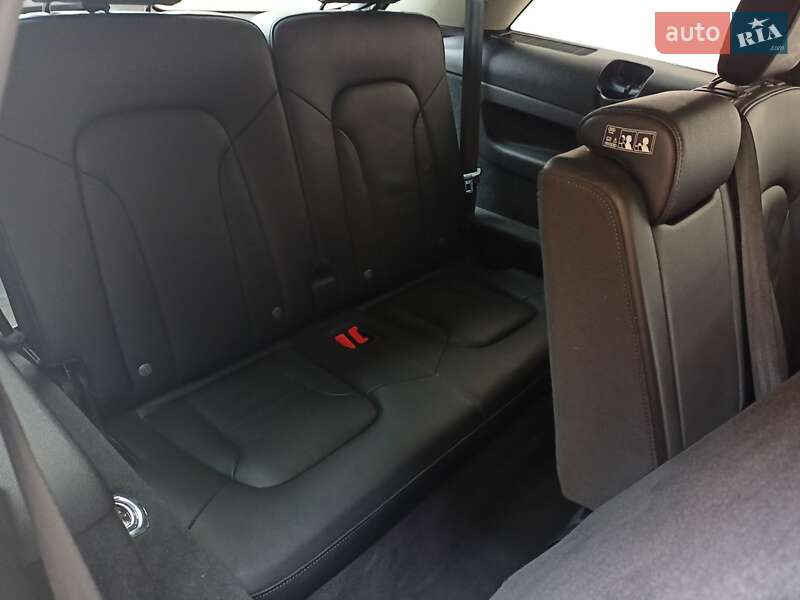 Внедорожник / Кроссовер Audi Q7 2015 в 
