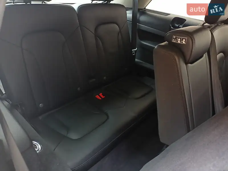 Внедорожник / Кроссовер Audi Q7 2015 в 