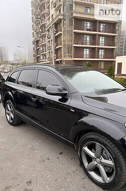 Позашляховик / Кросовер Audi Q7 2013 в 