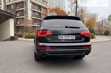 Позашляховик / Кросовер Audi Q7 2013 в 