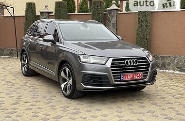 Позашляховик / Кросовер Audi Q7 2015 в Чернівцях