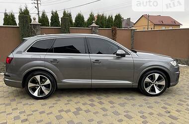 Позашляховик / Кросовер Audi Q7 2015 в Чернівцях