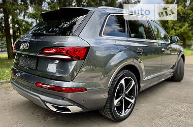 Позашляховик / Кросовер Audi Q7 2019 в Рівному