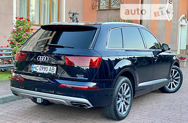 Внедорожник / Кроссовер Audi Q7 2017 в 
