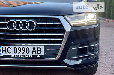 Внедорожник / Кроссовер Audi Q7 2017 в 
