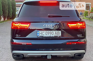 Внедорожник / Кроссовер Audi Q7 2017 в 