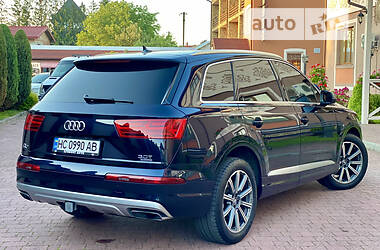 Внедорожник / Кроссовер Audi Q7 2017 в 