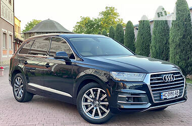 Внедорожник / Кроссовер Audi Q7 2017 в 