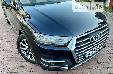 Внедорожник / Кроссовер Audi Q7 2017 в 