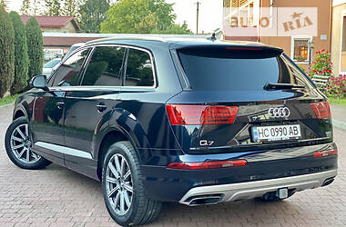 Внедорожник / Кроссовер Audi Q7 2017 в 