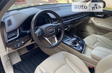 Внедорожник / Кроссовер Audi Q7 2017 в 