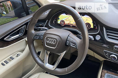 Внедорожник / Кроссовер Audi Q7 2017 в 