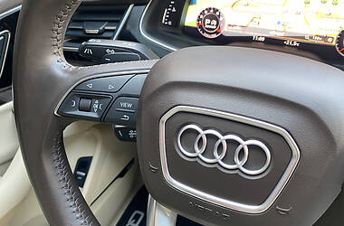 Внедорожник / Кроссовер Audi Q7 2017 в 