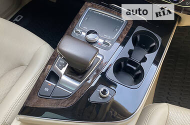 Внедорожник / Кроссовер Audi Q7 2017 в 