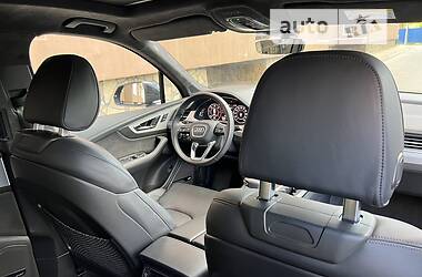 Позашляховик / Кросовер Audi Q7 2017 в 