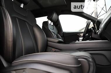 Позашляховик / Кросовер Audi Q7 2018 в 