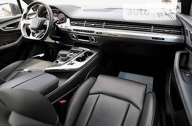Позашляховик / Кросовер Audi Q7 2018 в 