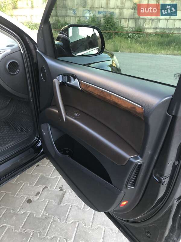 Внедорожник / Кроссовер Audi Q7 2013 в Синельниково