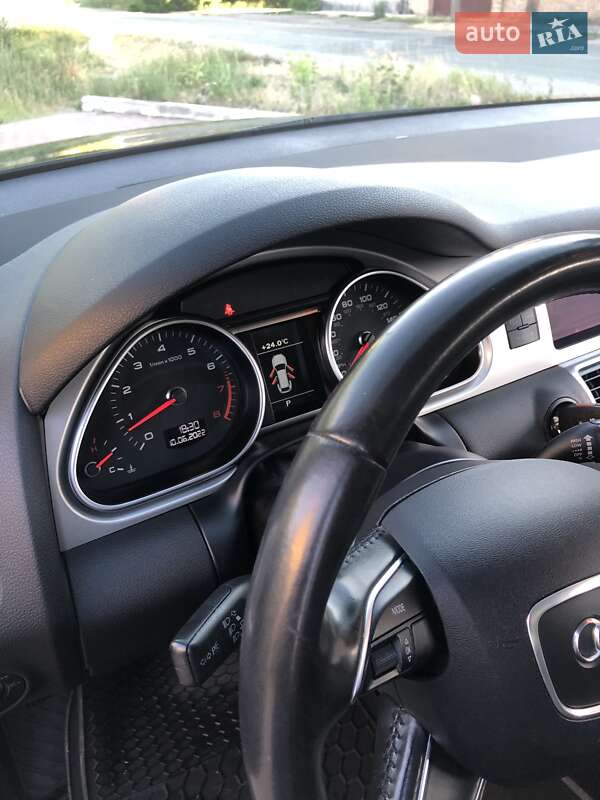 Внедорожник / Кроссовер Audi Q7 2013 в Синельниково