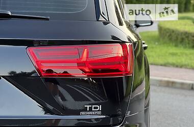 Позашляховик / Кросовер Audi Q7 2017 в 