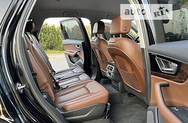 Позашляховик / Кросовер Audi Q7 2017 в 