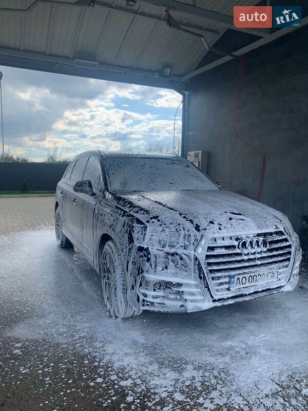 Позашляховик / Кросовер Audi Q7 2018 в Мукачевому