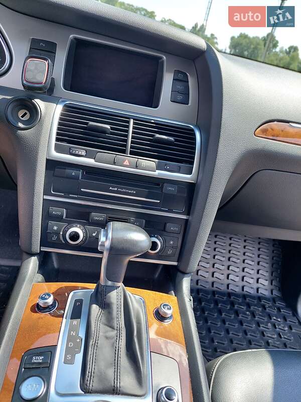 Позашляховик / Кросовер Audi Q7 2015 в Каневі