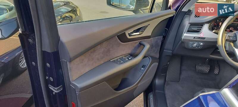 Позашляховик / Кросовер Audi Q7 2018 в Мукачевому