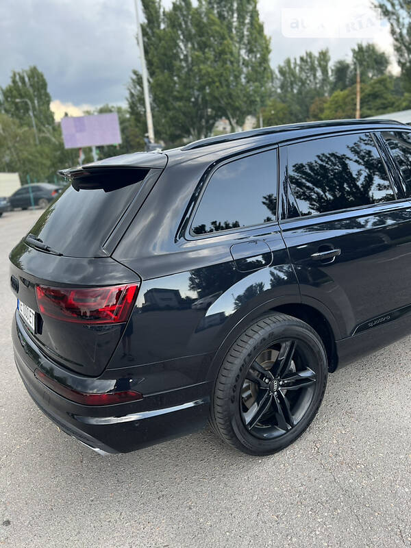 Позашляховик / Кросовер Audi Q7 2016 в Запоріжжі