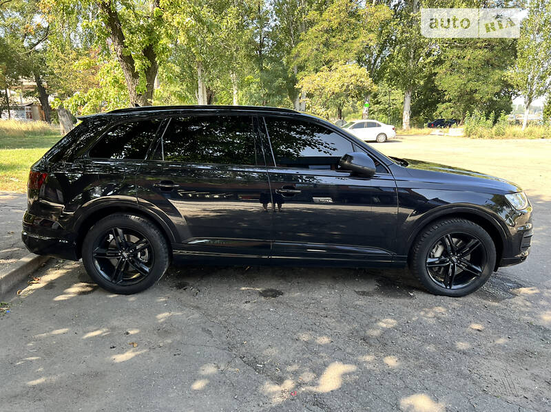 Позашляховик / Кросовер Audi Q7 2016 в Запоріжжі